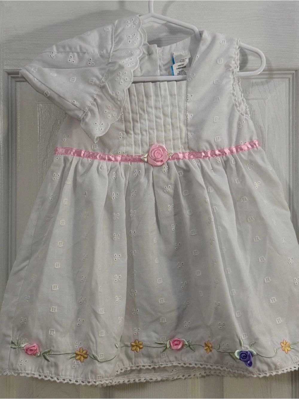 Vintage Baby Girl White Dress with Pink Ribbon Rose Sleeveless & Ruffled Bonnet